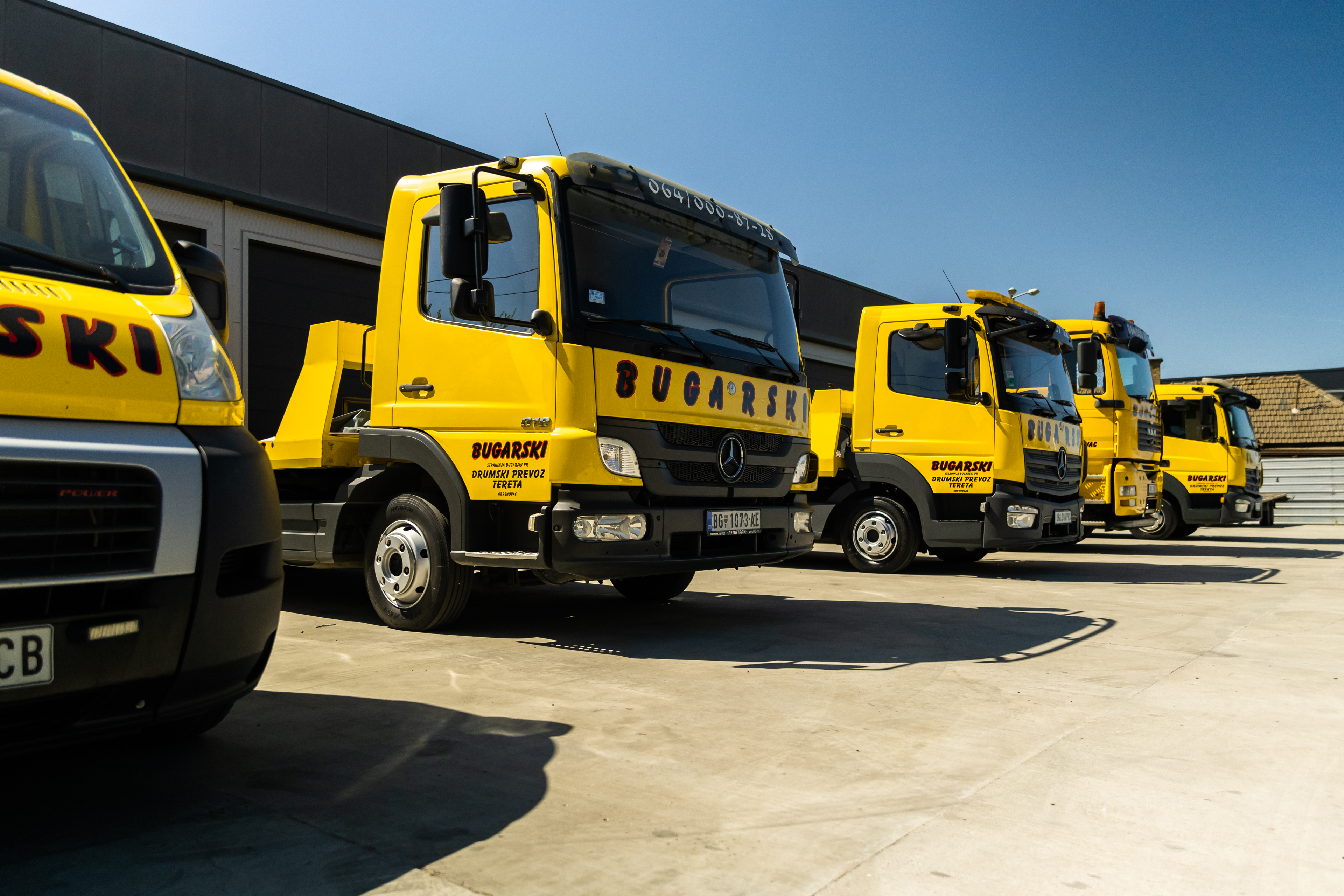 Bugarski kamion sa kranom i transport tereta
